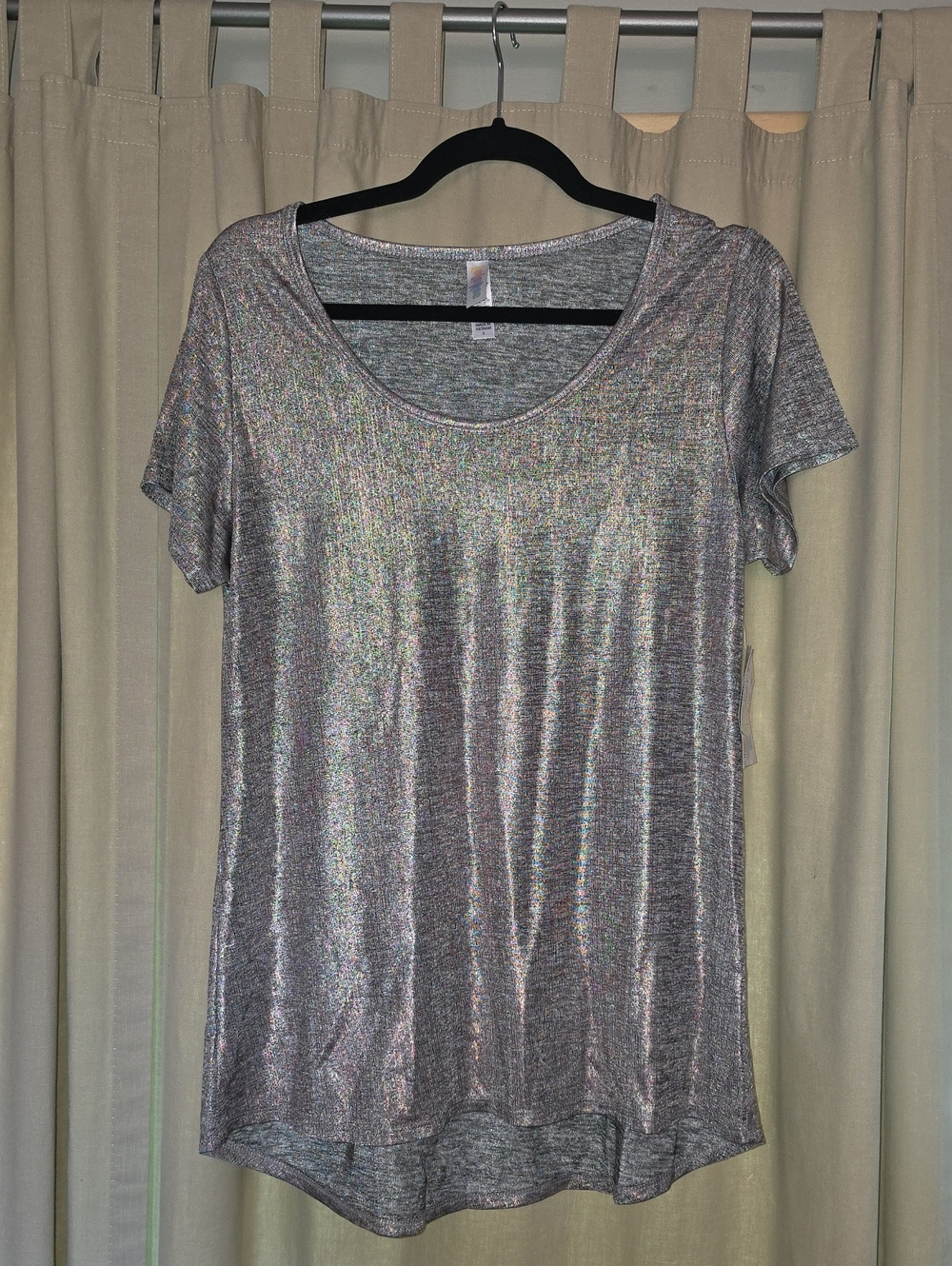 LuLaRoe Metallic Silver Scoop Neck Classic Short Sleeve Tee